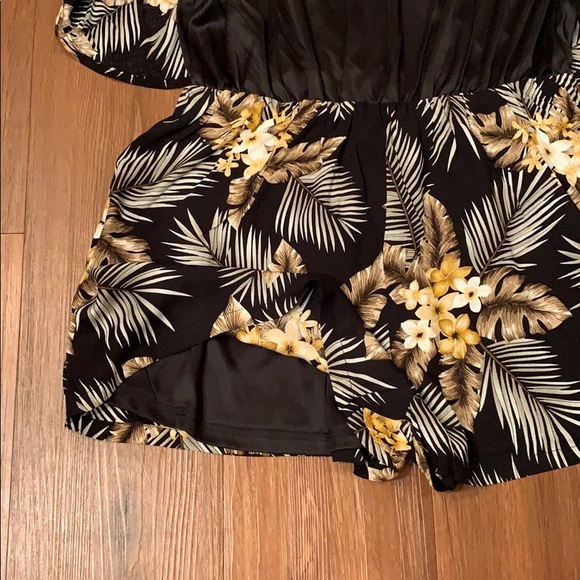 NEW Black floral romper - Picture 7 of 8